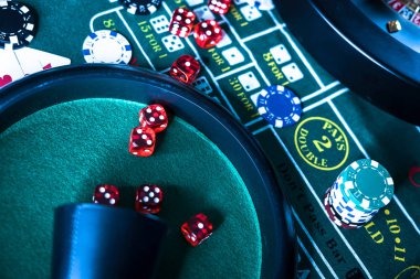 Live Erek Erek dealer session with number display board and multilingual commentary